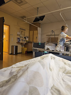 Voorbereiding op tweede knieoperatie in het ziekenhuis